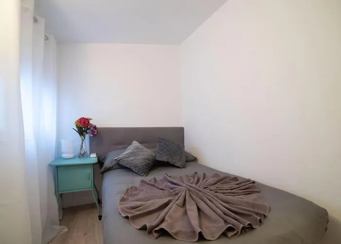 Plaza España I calle Isabel la Católica 3BR 2BH