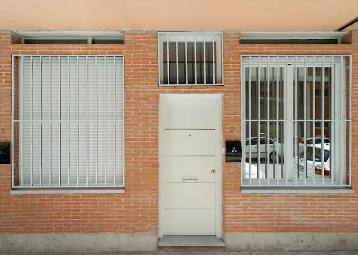 Nice flat at street level - Madrid Río Tri-Pedrero